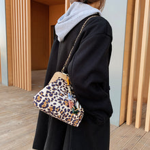 Load image into Gallery viewer, Autumn and Winter Messenger Buckle Bucket Bag