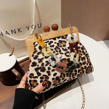 Load image into Gallery viewer, Autumn and Winter Messenger Buckle Bucket Bag
